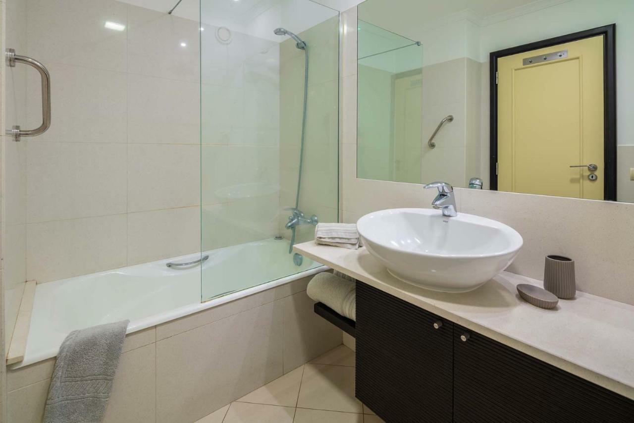 Oceanside Terrace Apartment By Holiday Rental Madeira Funchal  Eksteriør billede